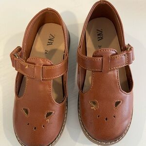 Zara Tan Kids Dress Shoes with Cutout Design